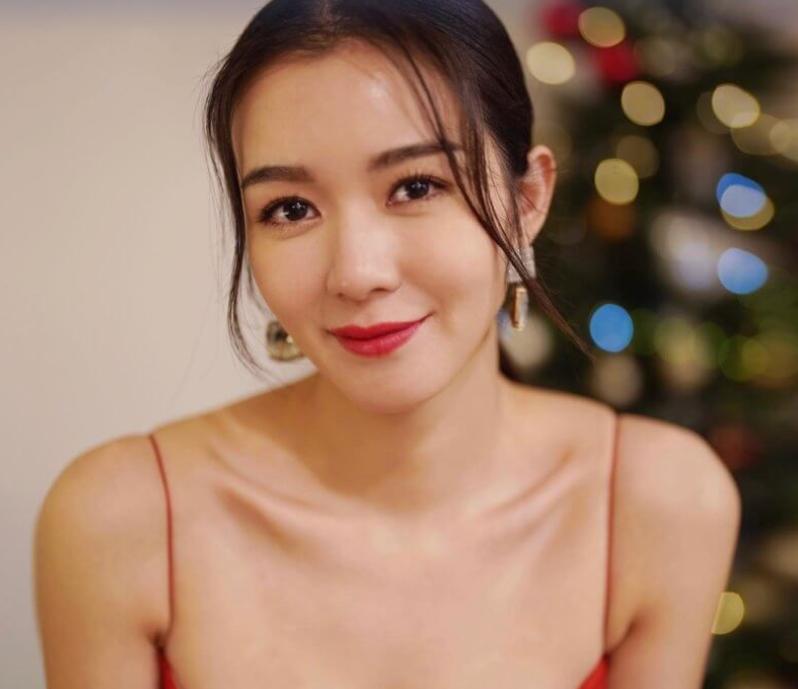 昔日颜值身材顶呱呱的港姐冠军,30岁港姐冠军晒游泳靓照