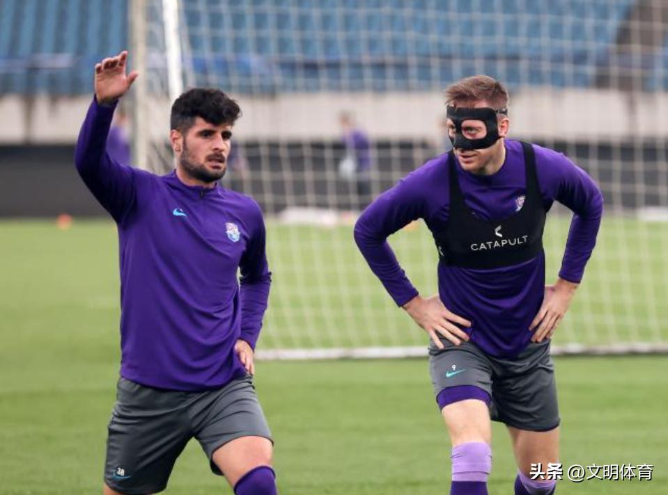 面具侠来了!津门虎队除贝里奇外还曾有两名面具侠前锋征战中超