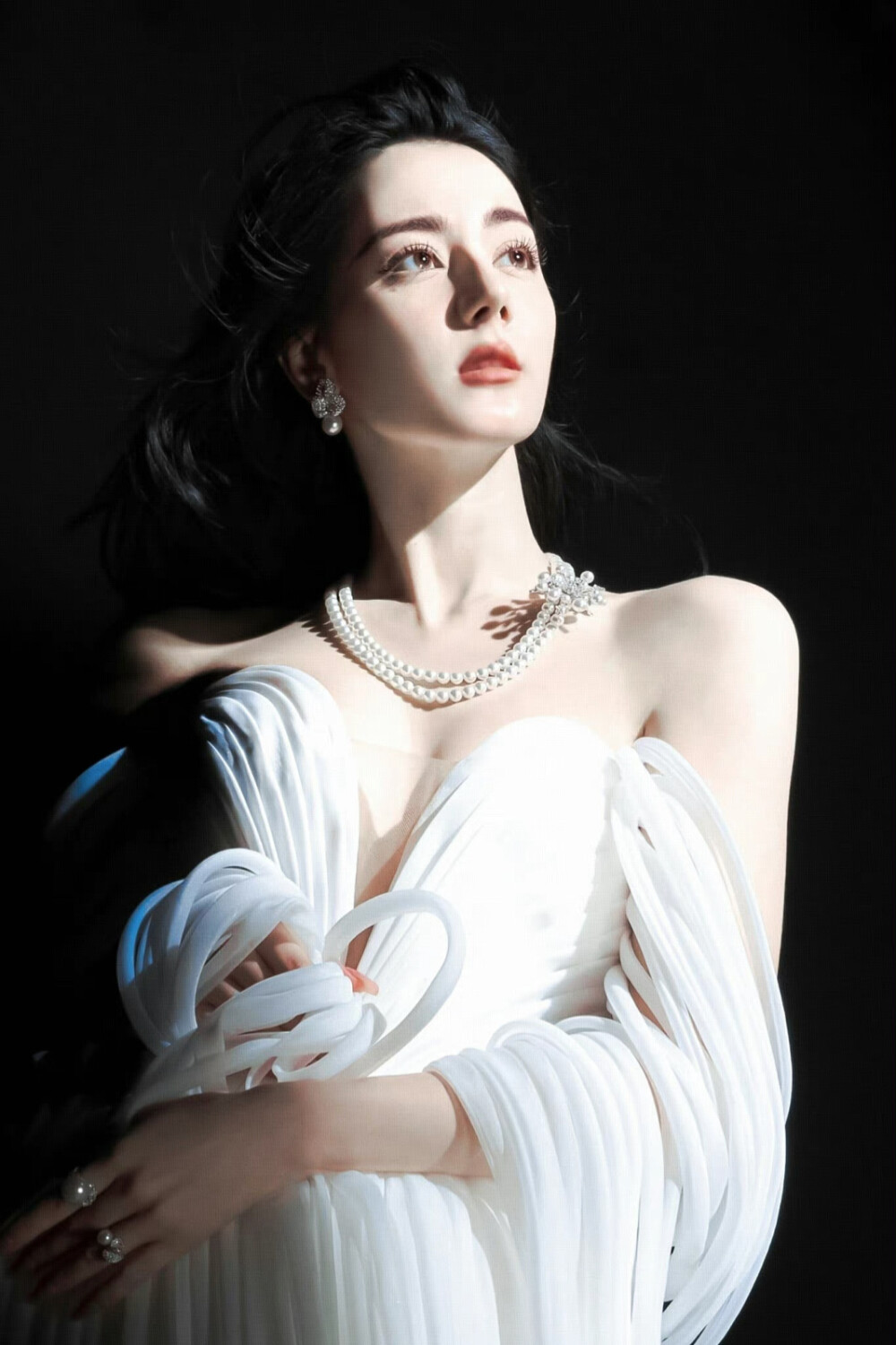 热巴露肩露腰,热巴为什么不露细腰