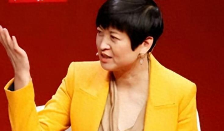 袁莉的狂妄行径：揭秘她如何成为全球闻名的丑角