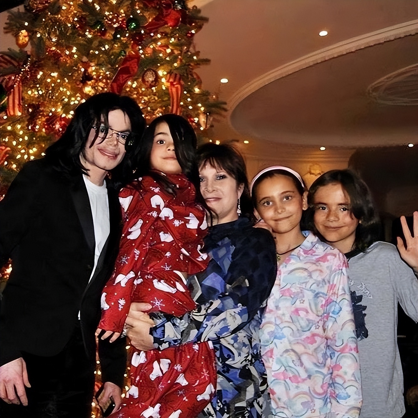 2009年杰克逊去世：长子遗传白癜风，女儿14岁被侵犯，幼子最像他