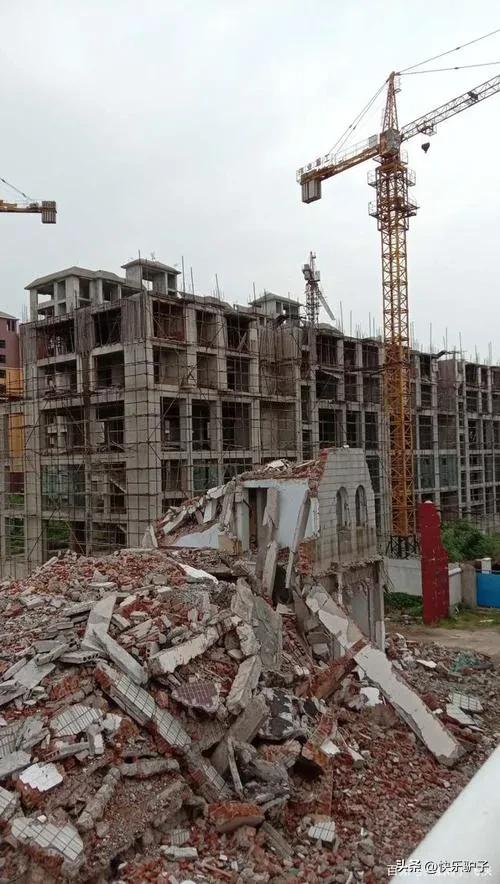 房地产供求失衡降价才是出路,楼市大佬纷纷撤退