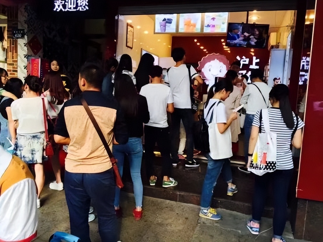 沪上阿姨鲜果茶718九周年大庆引领新鲜“绿”风尚