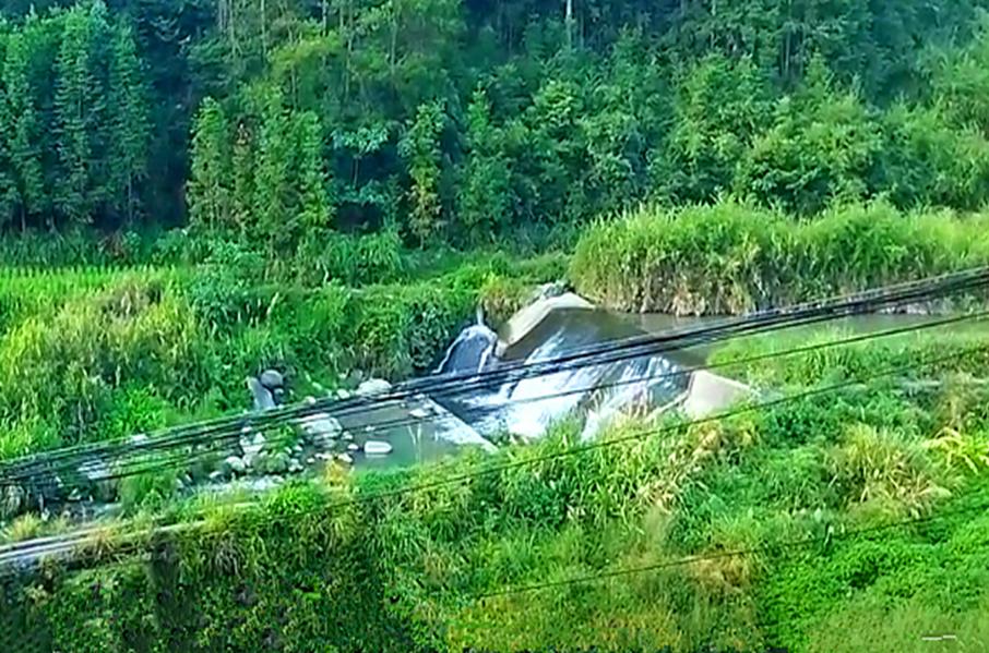 外地老板投资100万建拦河坝每年可赚80万，为何关闭？