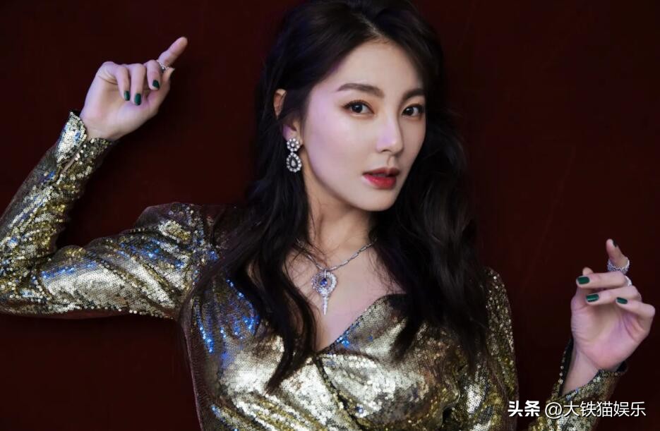 割过双眼皮的女明星对比,割双眼皮失败的明星谁最惨