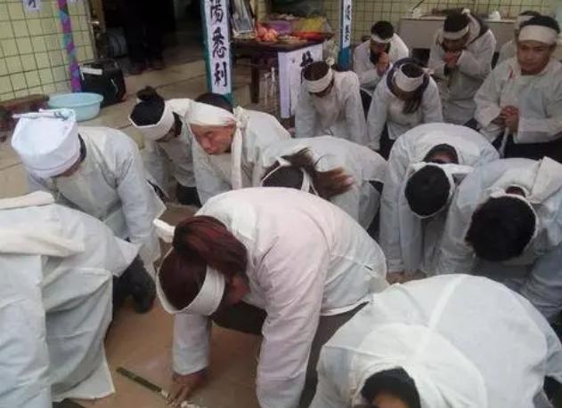 墓碑上显考祖什么意思,故显考妣的读音及意思视频