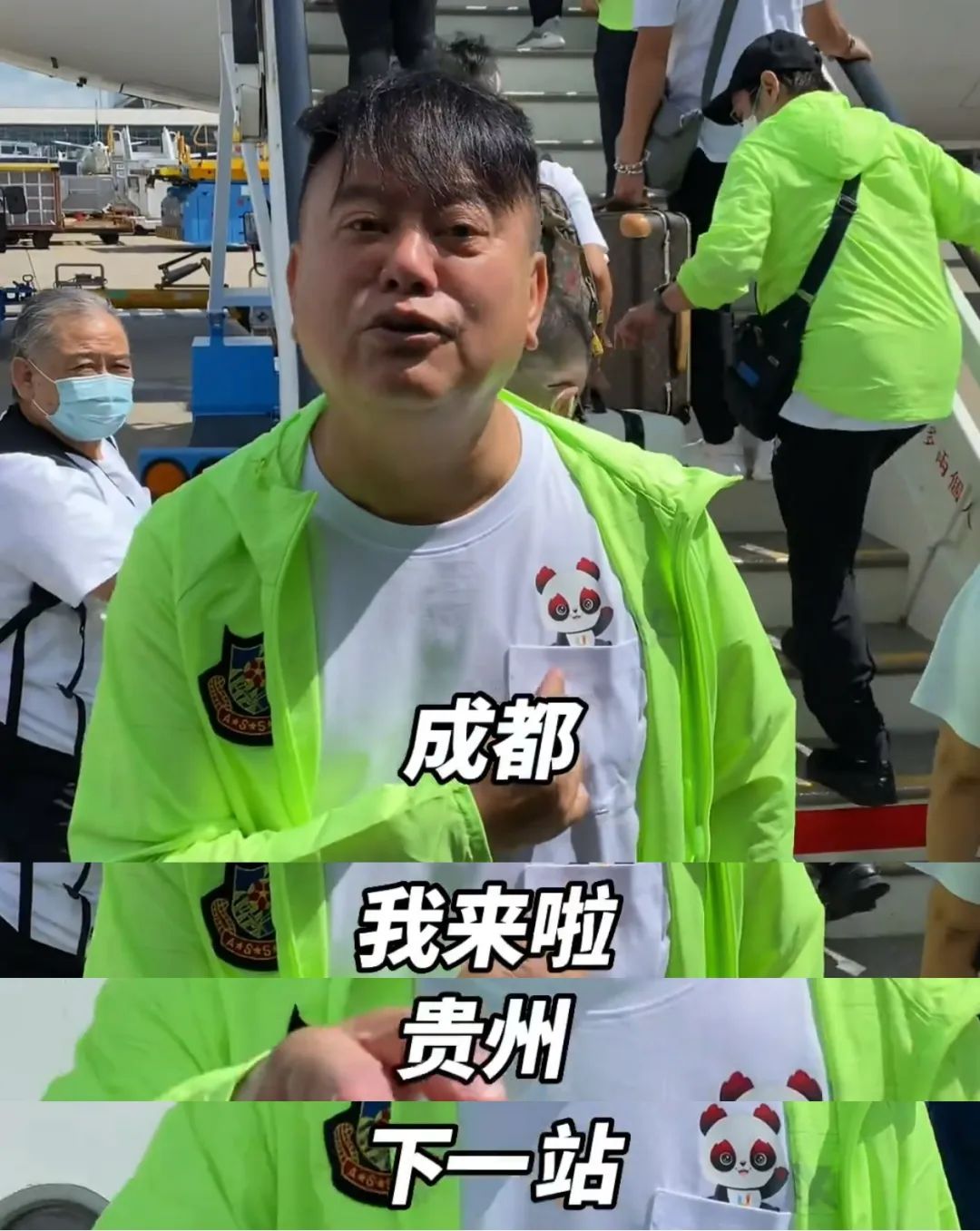 6位港星到成都踢球赛，个个大腹便便发福明显，75岁TVB女星同行