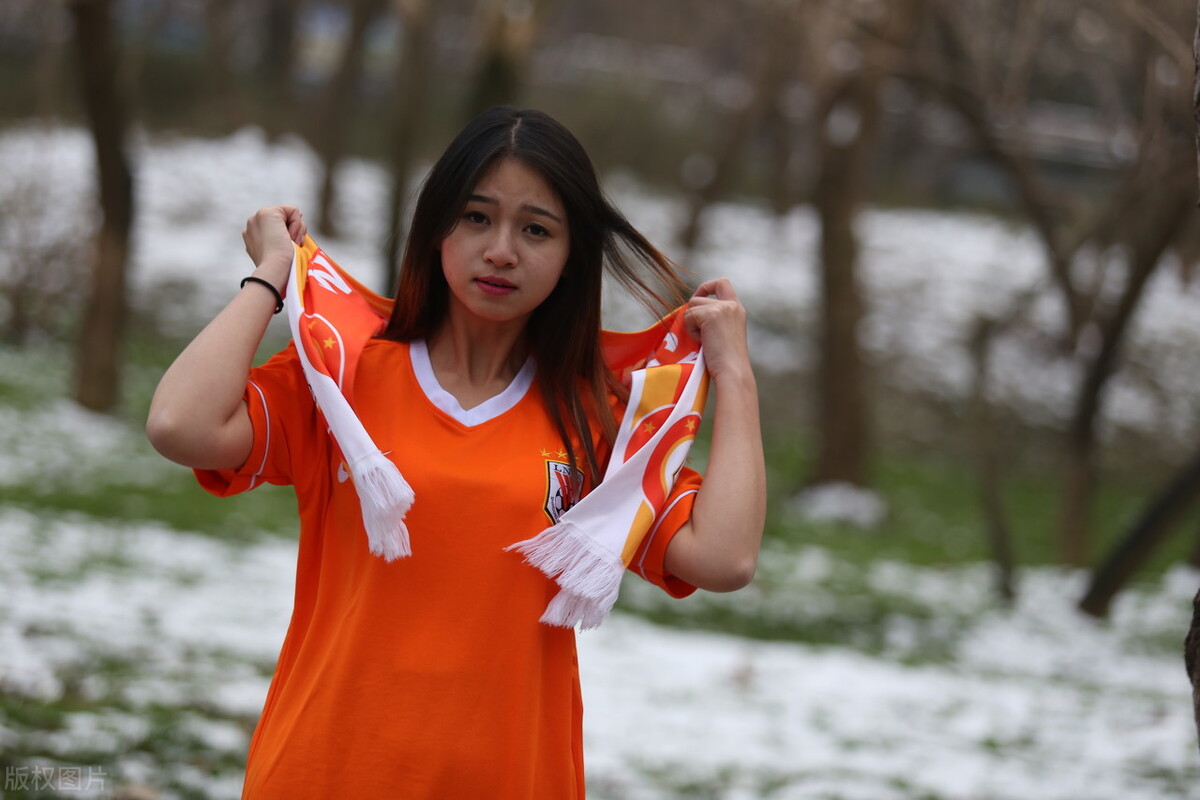 鲁能泰山足球宝贝图片,鲁能足球宝贝