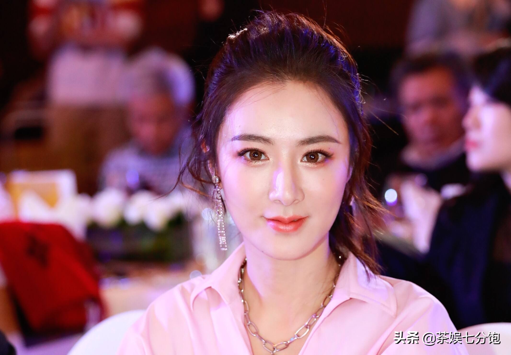 从服装店导购到偷*税漏**被罚13亿，“直播一姐”薇娅如何走向深渊的