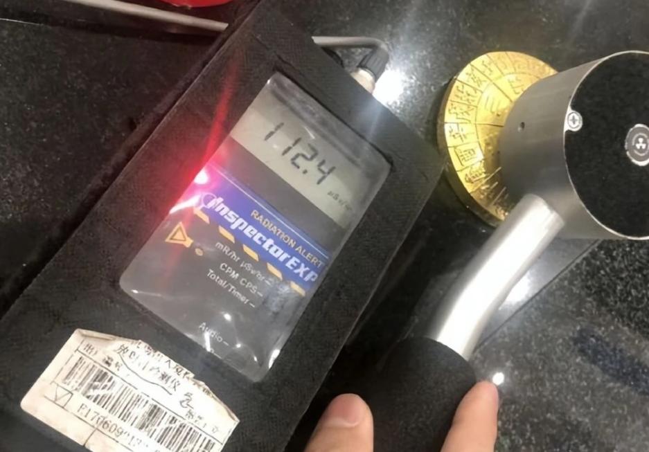 大连机场查获辐射能量石,19年大连海关检测核辐射石头