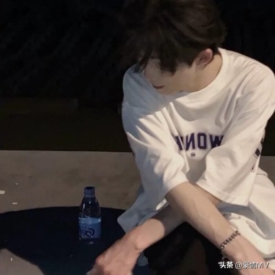 男生头像帅气冷酷霸气漫画可下载,头像男头霸气冷酷伤感超拽帅气