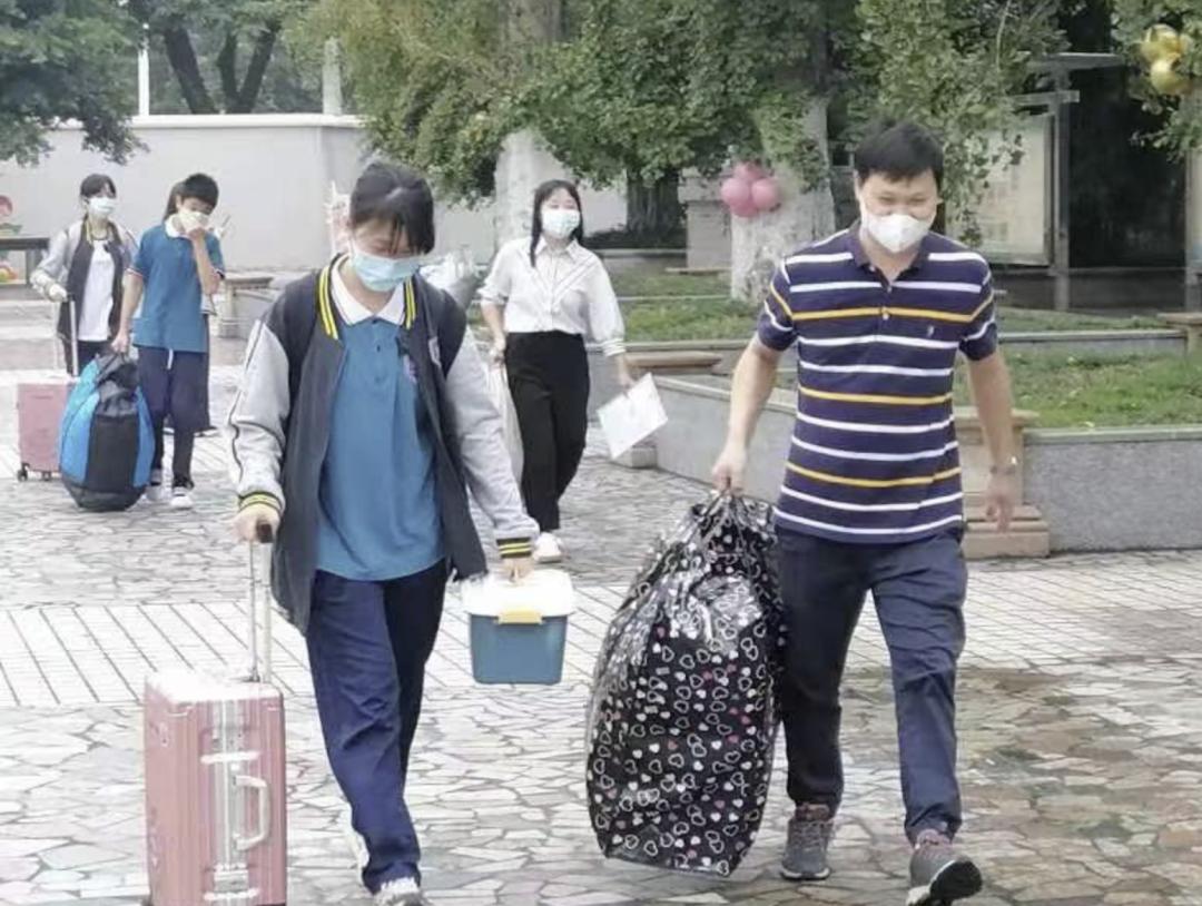 再见了，小盆友——9月19日成都家长成功“解除居家”……