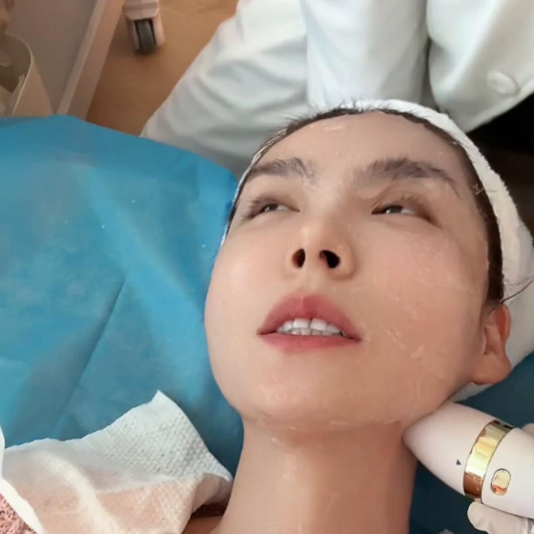 教脸部保养的老阿姨,67岁老阿姨教你全脸紧致