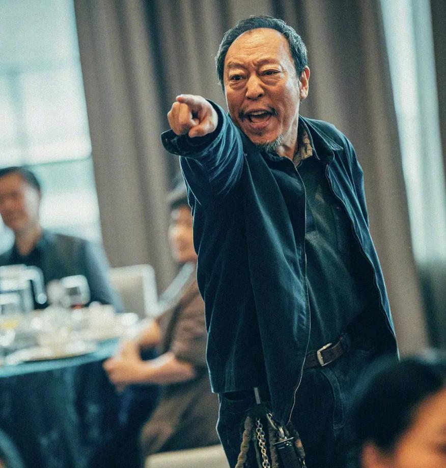 难得“聚焦低收入老年人”的好电影：四个神仙戏骨，一台刻骨铭心