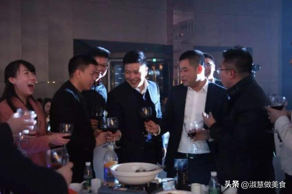 请人喝酒,不会说“开场白”?学会这3句话,保准让来宾刮目相看