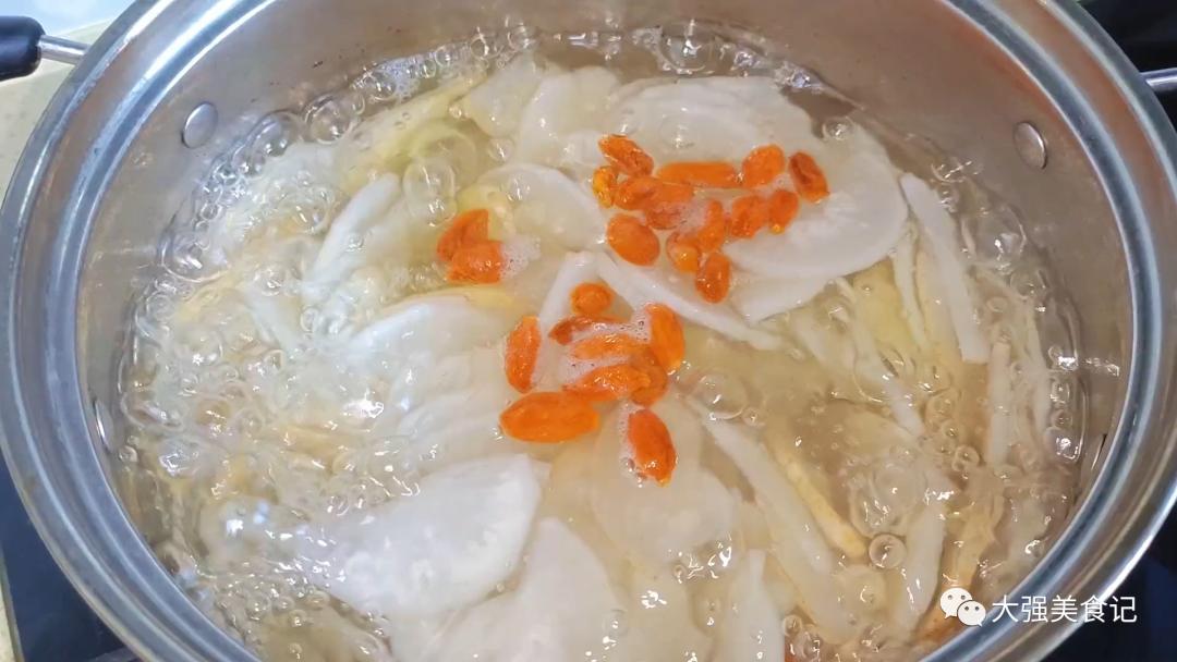 喉咙痒就咳嗽喝什么汤止咳,阳了之后干咳吃什么止咳效果最好