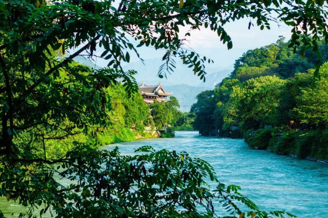 拜水都江堰问道青城山是诗词吗,拜水都江堰问道青城山完整版