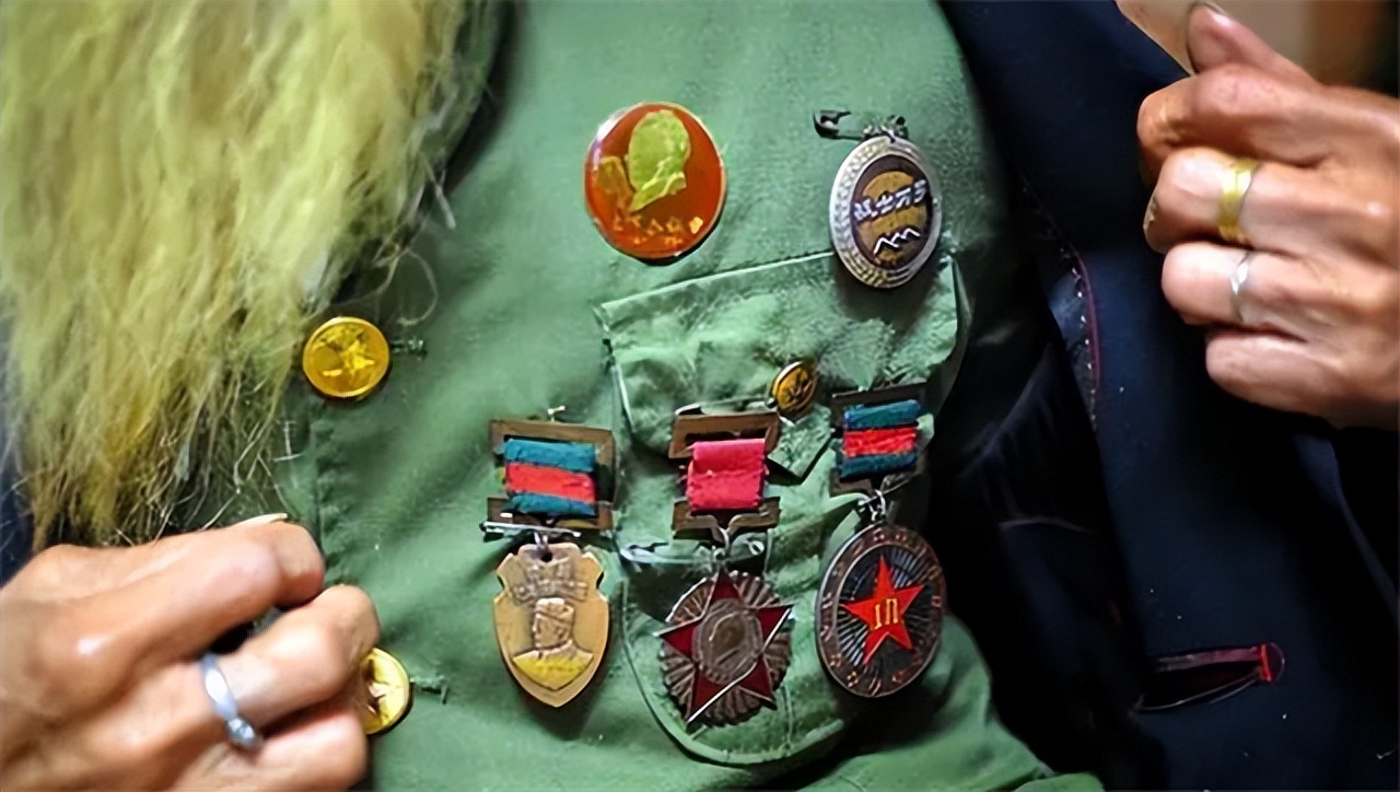 李继胜：87岁的他当“裸模”20年，与24岁女孩同住，子女都不来往