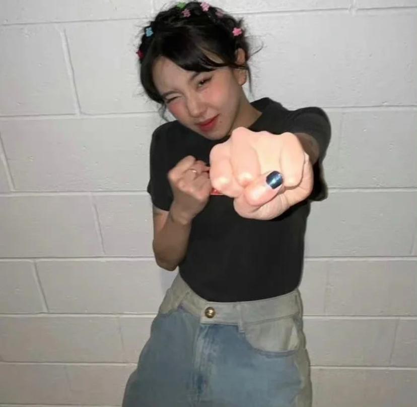 从人气垫底到拥有百万直拍的鬼马爱豆！她怎么变美的？