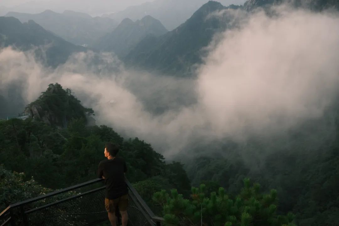 不愧是天下第一山真的很壮观,不愧是天下第一奇山