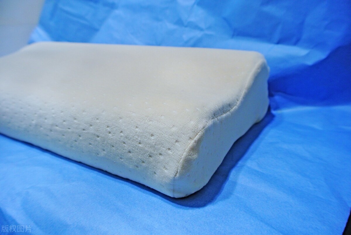 乳胶枕有毒物质是什么,国内生产的乳胶枕味道很重有毒吗