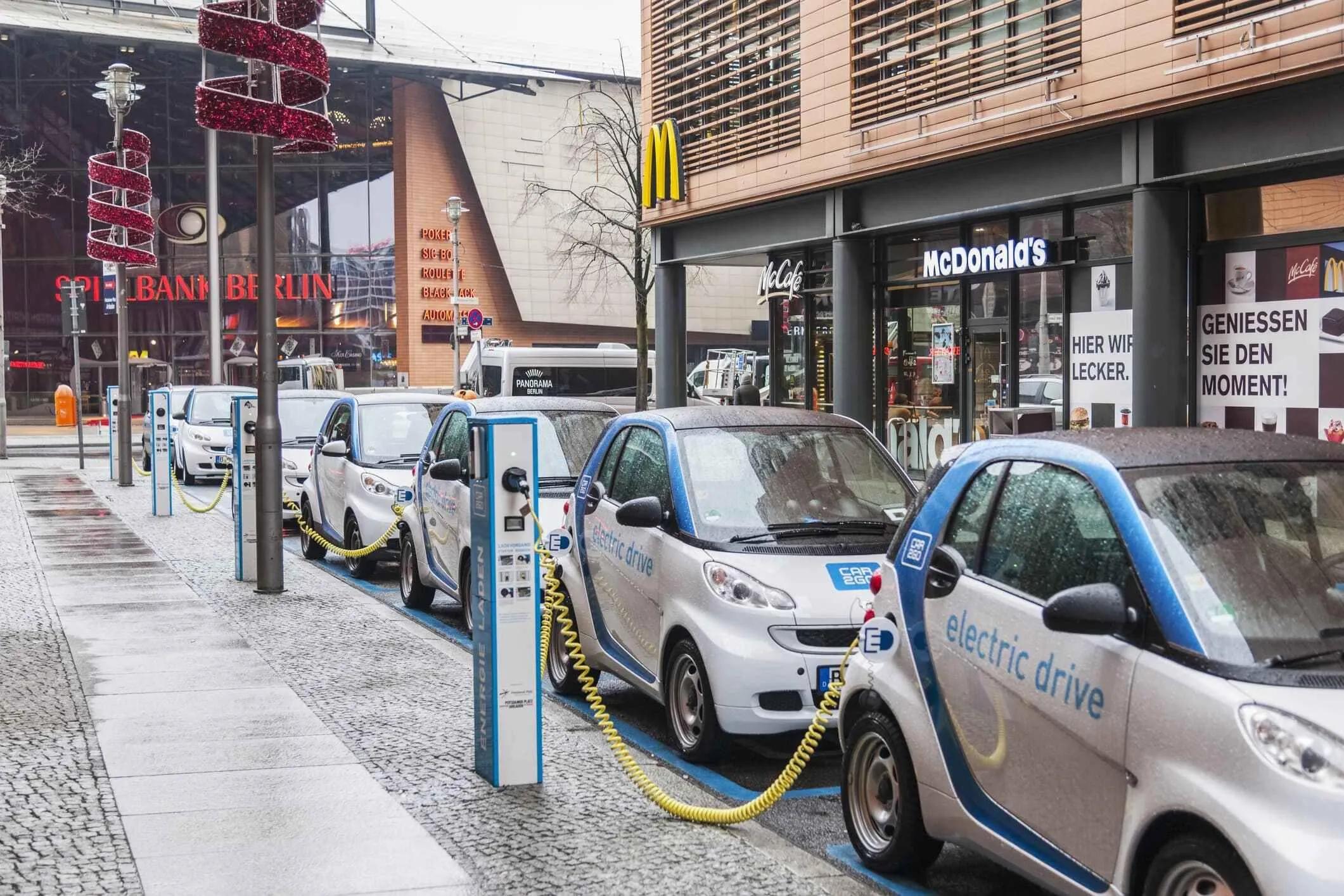 日本电车续航超5000公里,充一次电能跑500km的电车