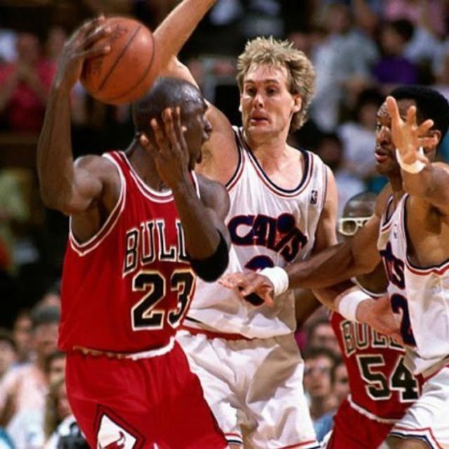 借着巴特勒的余温回味乔丹，89年虽未夺冠，轰动性却不亚于黑八