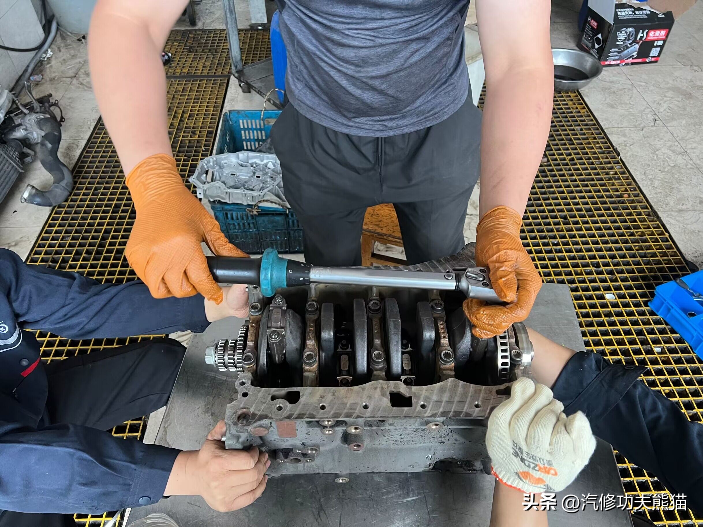 奥迪A4L烧机油！*草烟**公司是让你们烧*草烟**烧钱，我们让你不烧机油