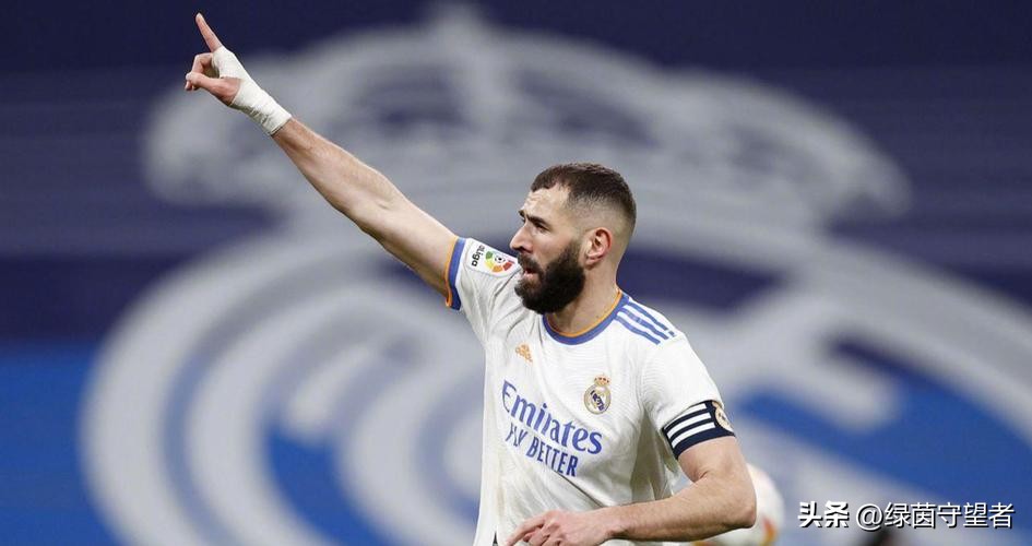 莱万和本泽马谁厉害,本泽马金球奖还有悬念吗