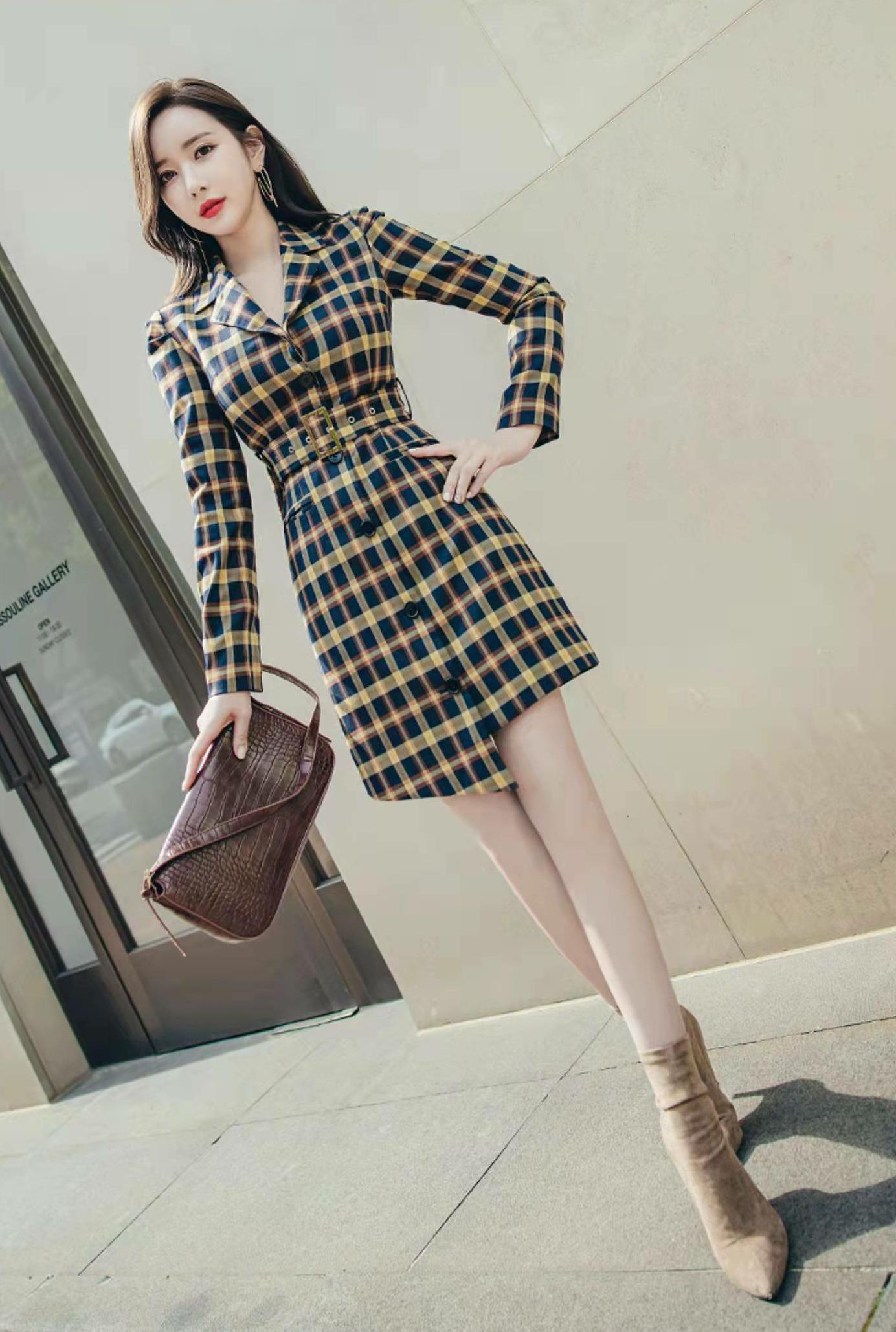 复古格子西装包臀裙的搭配,长袖包臀裙收腰显瘦丝绒