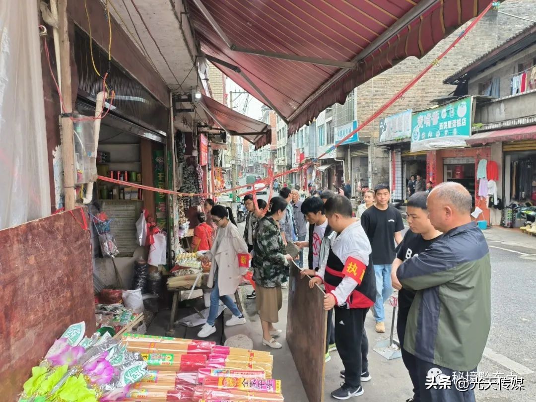 天柱县蓝田镇:疏导马路市场树立文明新风