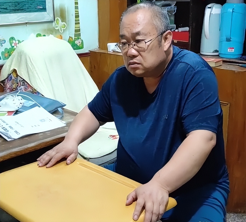 母亲捐渐冻症儿子眼角膜,18岁渐冻症男孩离世捐献角膜一切