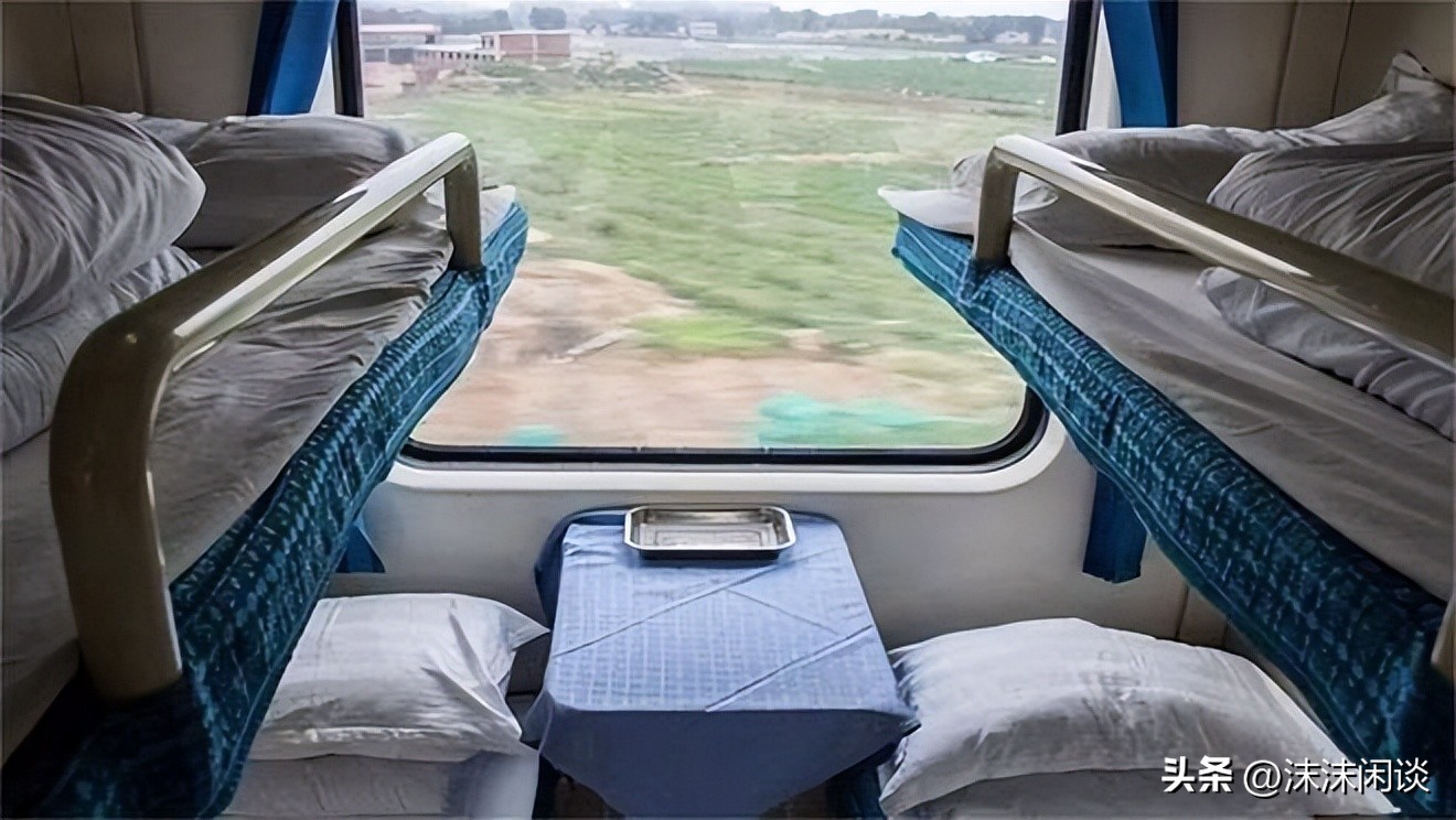 男子火车上猥亵女生被抓,男子火车站猥亵女孩被抓