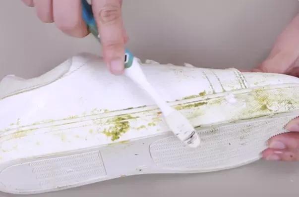 白鞋边脏了如何清理,白鞋边脏了怎么清洗最快