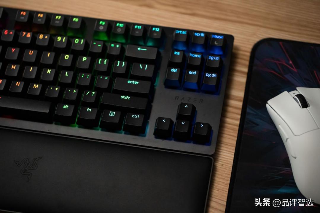 雷蛇猎魂光蛛机械键盘,雷蛇机械键盘怎么调灯光