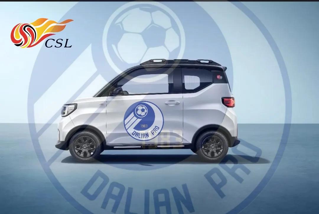 当大玩具“GB”与足球不期而遇