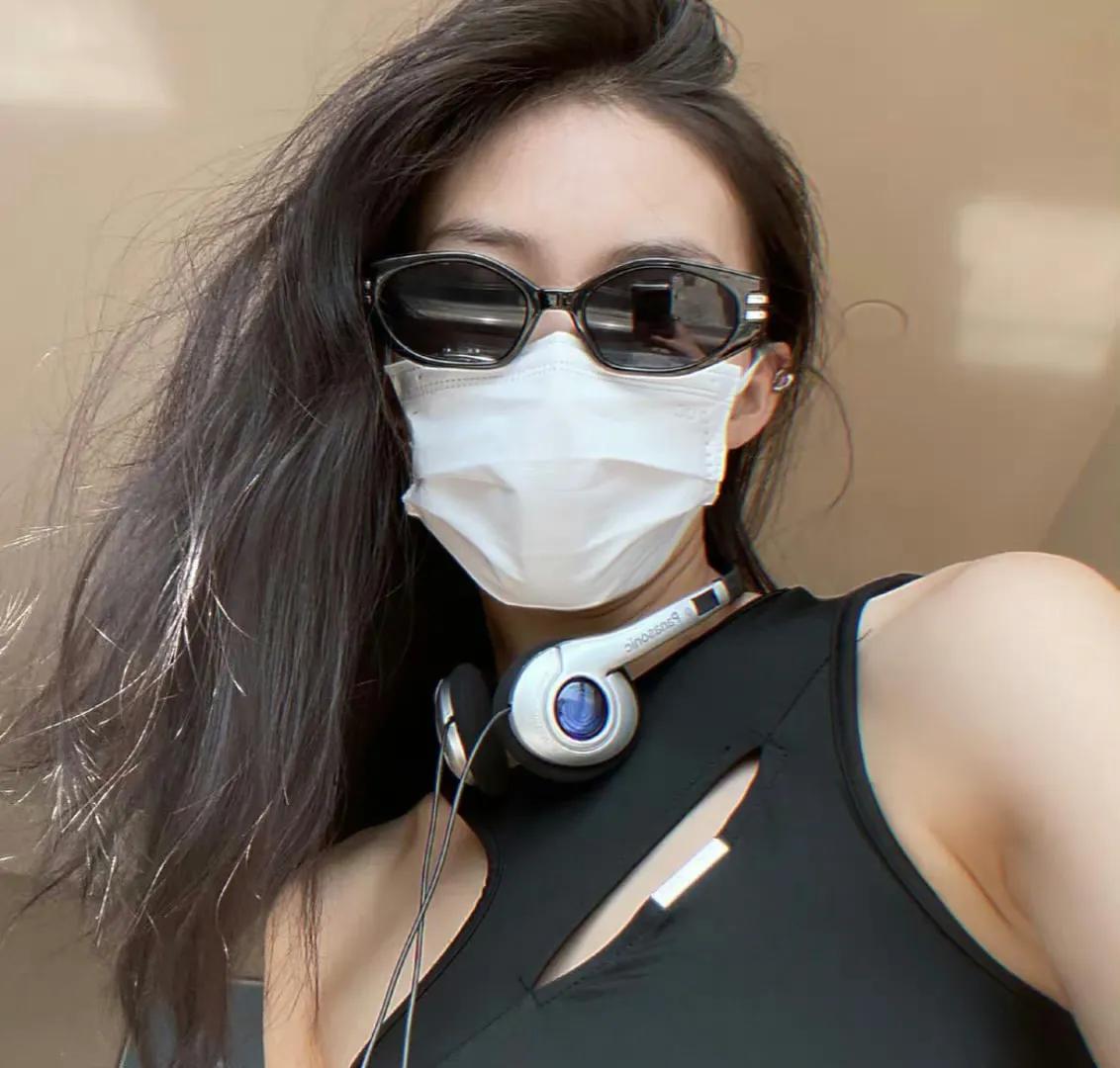 戴墨镜的女生头像搞笑,戴墨镜的女生头像高冷