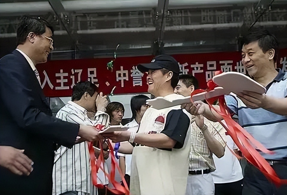 中国队足球水深,赵本山谈中国足球