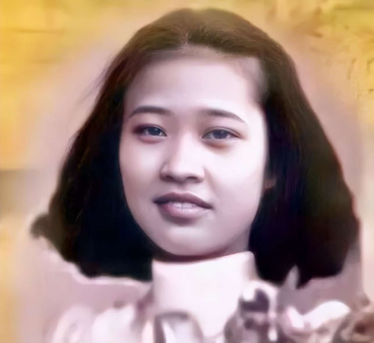 84年前，他撞向日本战机以身殉国，24天后，未婚妻跳江殉情：他们的故事我们不敢忘