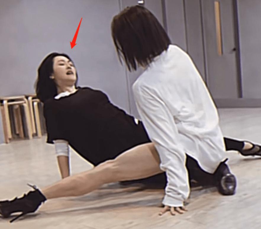 小s跳舞惊呆全场,小s跳舞惊艳片段