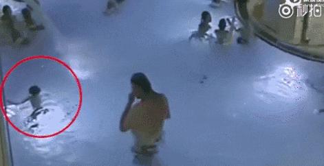 儿童溺水时会在水面上拼命挣扎吗,婴儿最常见的溺水是发生在河里吗