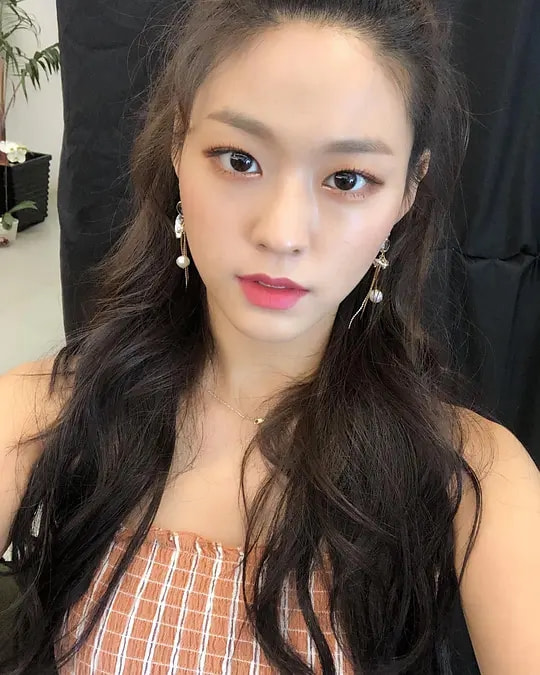 她曾被前辈吐槽长得丑却靠魅力,他曾因肥胖被欺负后逆袭成高富帅