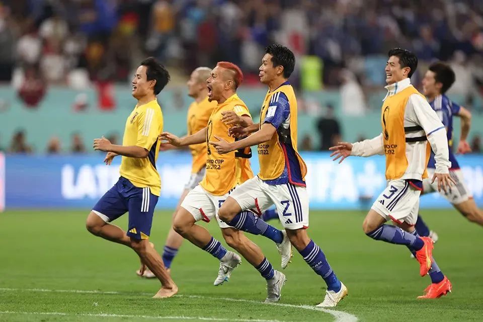 90后干部赌球欠债近2千万,90后干部赌球欠债近2千万新闻评述