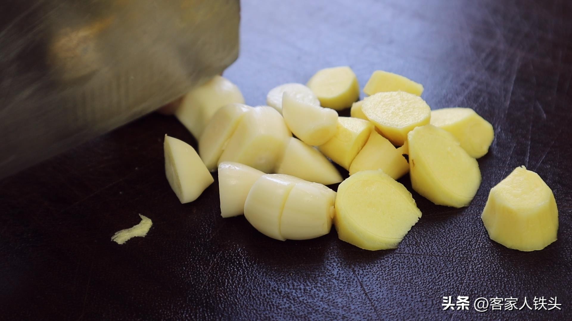 广式砂锅排骨汤煲做法,经典排骨煲