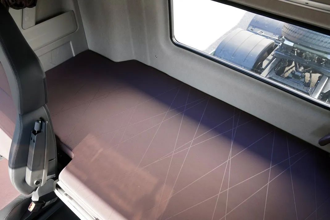 国产平头卡车改生活舱,平头卡车加长版生活舱