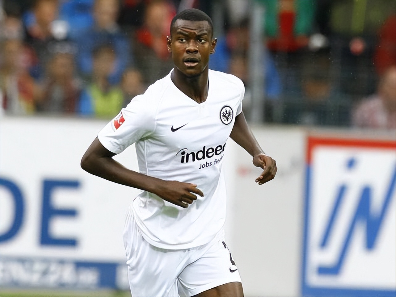 现役法国黑人中后卫金字塔：科纳特3档，孔德意外2档，1档太强