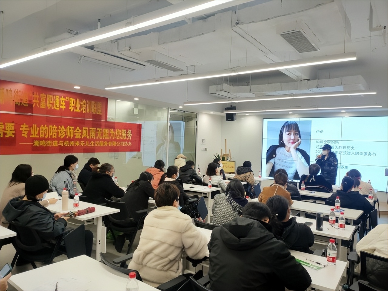 靠当“日租女友”，我月入过万，表面光鲜，其实背后“规则”很深