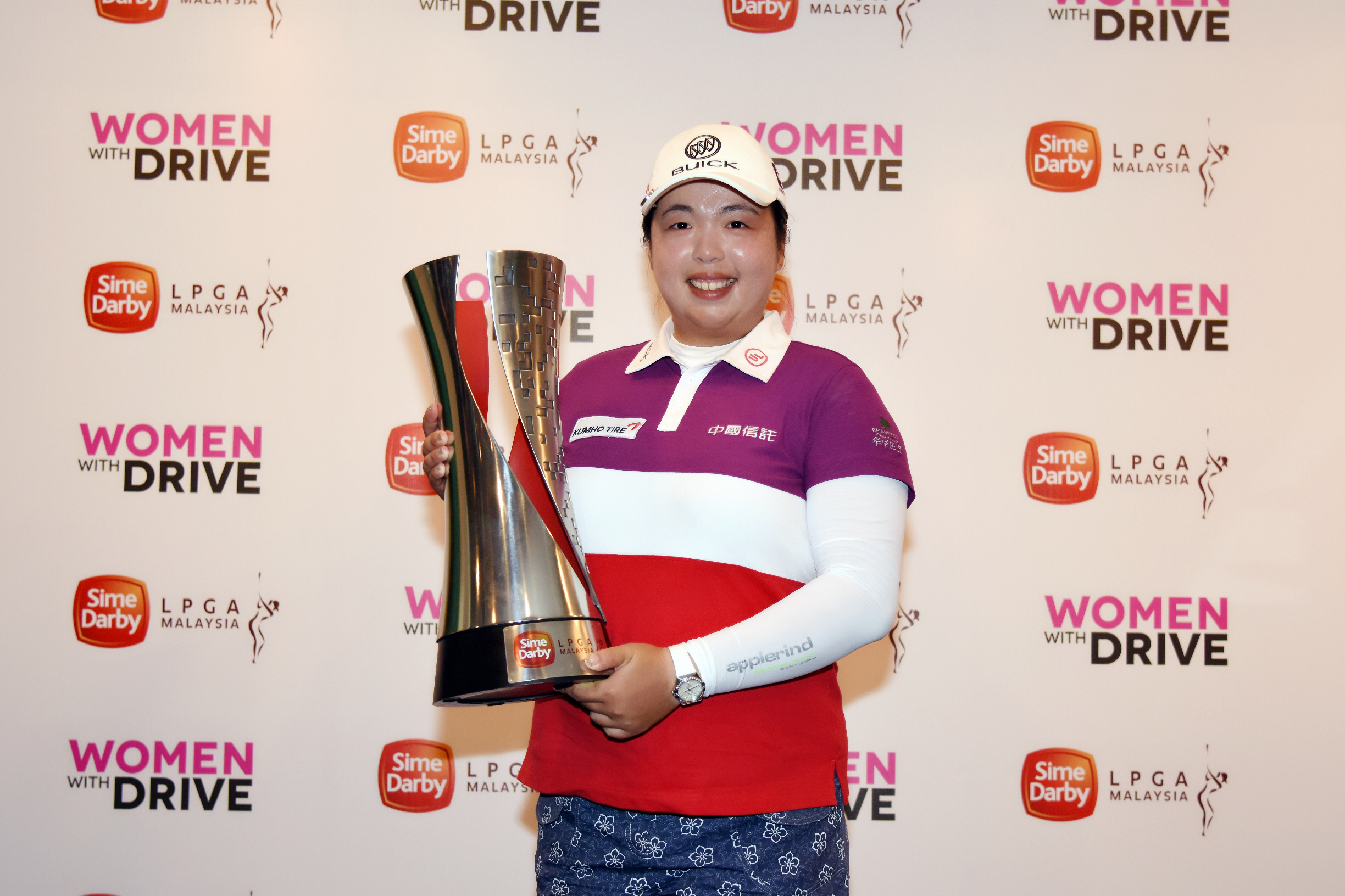 中国高尔夫名将冯珊珊宣布退役,中国高尔夫女选手冯珊珊