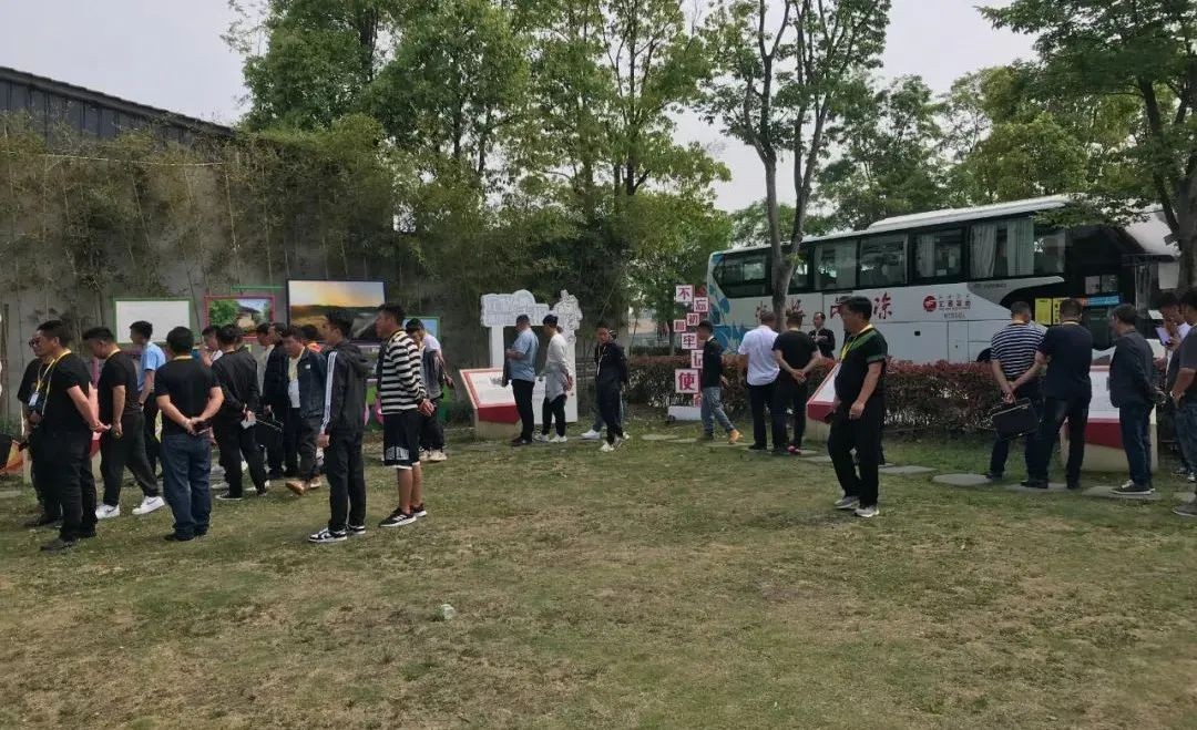 携手并进脱贫攻坚,携手乡村振兴共同富裕