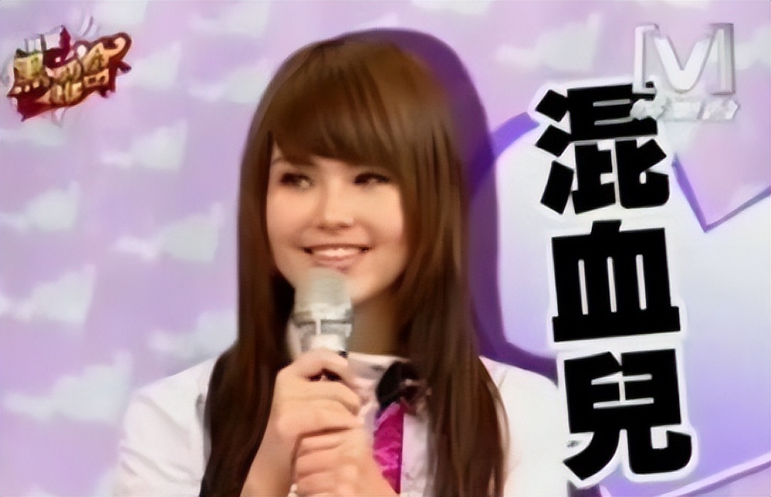 昆凌17岁遇见周杰伦21岁成天王嫂,昆凌17岁就被周杰伦追上视频